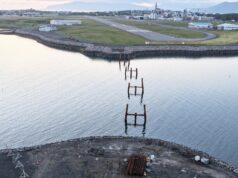 Myndir: Burðarverk Fossvogsbrúar skagar upp úr sæ Burðarverk Fossvogsbrúar skagar upp úr sæ
