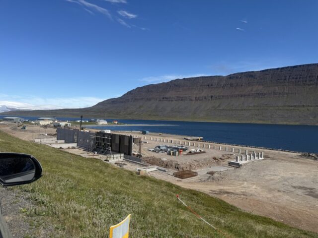Framkvæmdir við nýja kalkörungaverksmiðju í Súðavík ganga vel