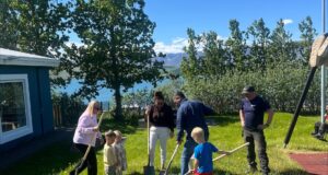 Fyrsta skóflustunga tekin að nýrri viðbyggingu við Álfaborg Fyrsta skóflustunga tekin að nýrri viðbyggingu við Álfaborg